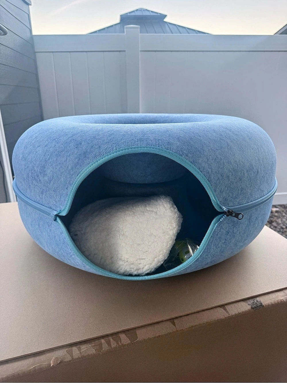 Blue Round Cat Bed with Zipper